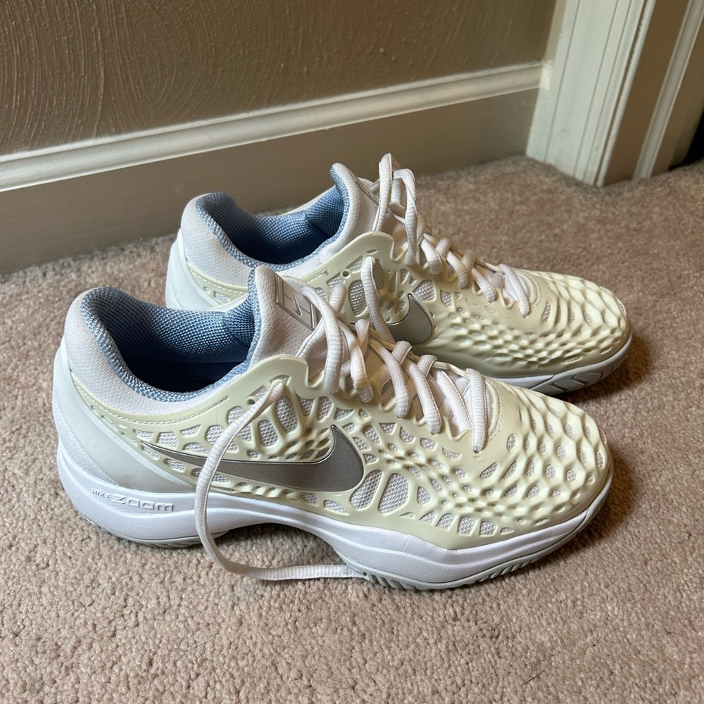 Nike White Sports Sneakers